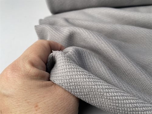 Sweat agtig - diagonal strikket og lækker i grå